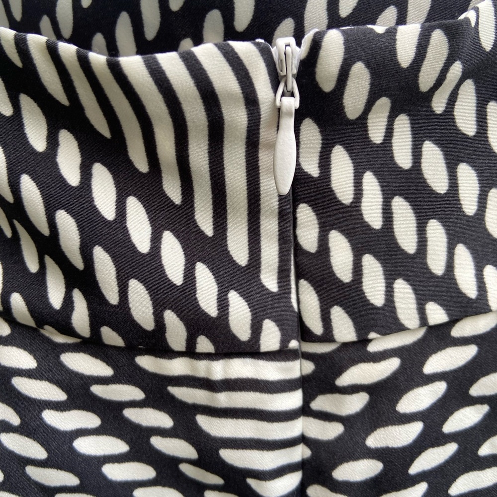 Banana Republic Black and White Wrap-Style Skirt - Picture 10 of 13